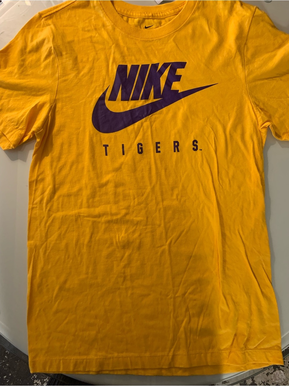 Nike Men's LSU Tigers Logo Crewneck T-Shirt in Yellow